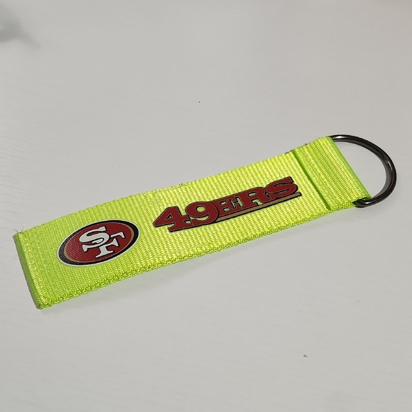 🥳San Fransisco 49ers Neon Yellow Keychain🥳 - Picture 1 of 1